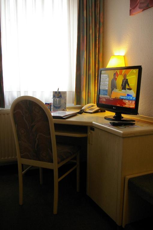 Zum Treuen Bartel Hotel Markgröningen Kamer foto